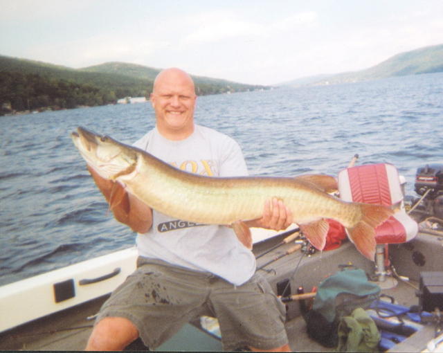 Andy Moraller with another thick GWL musky